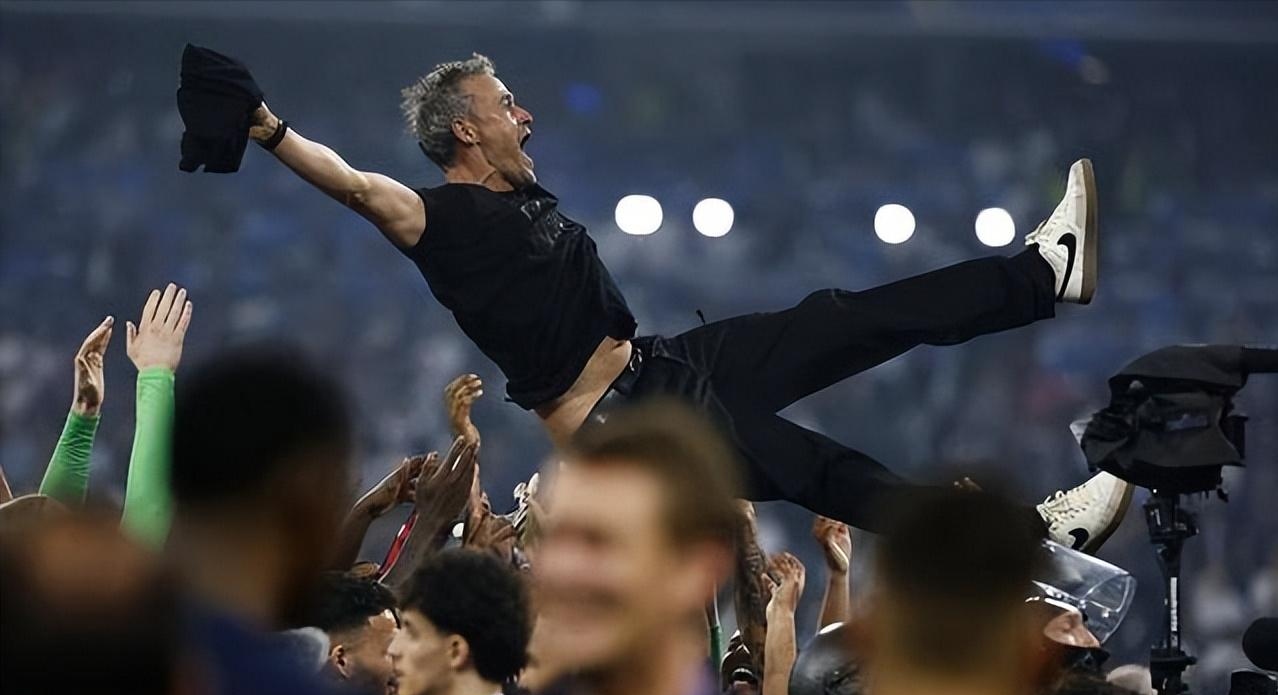 开云官网入口-里程碑夜！巴黎圣日耳曼官宣签约，NBA季后赛加时末段刷纪录，震撼外界，球队文化再被提及的简单介绍